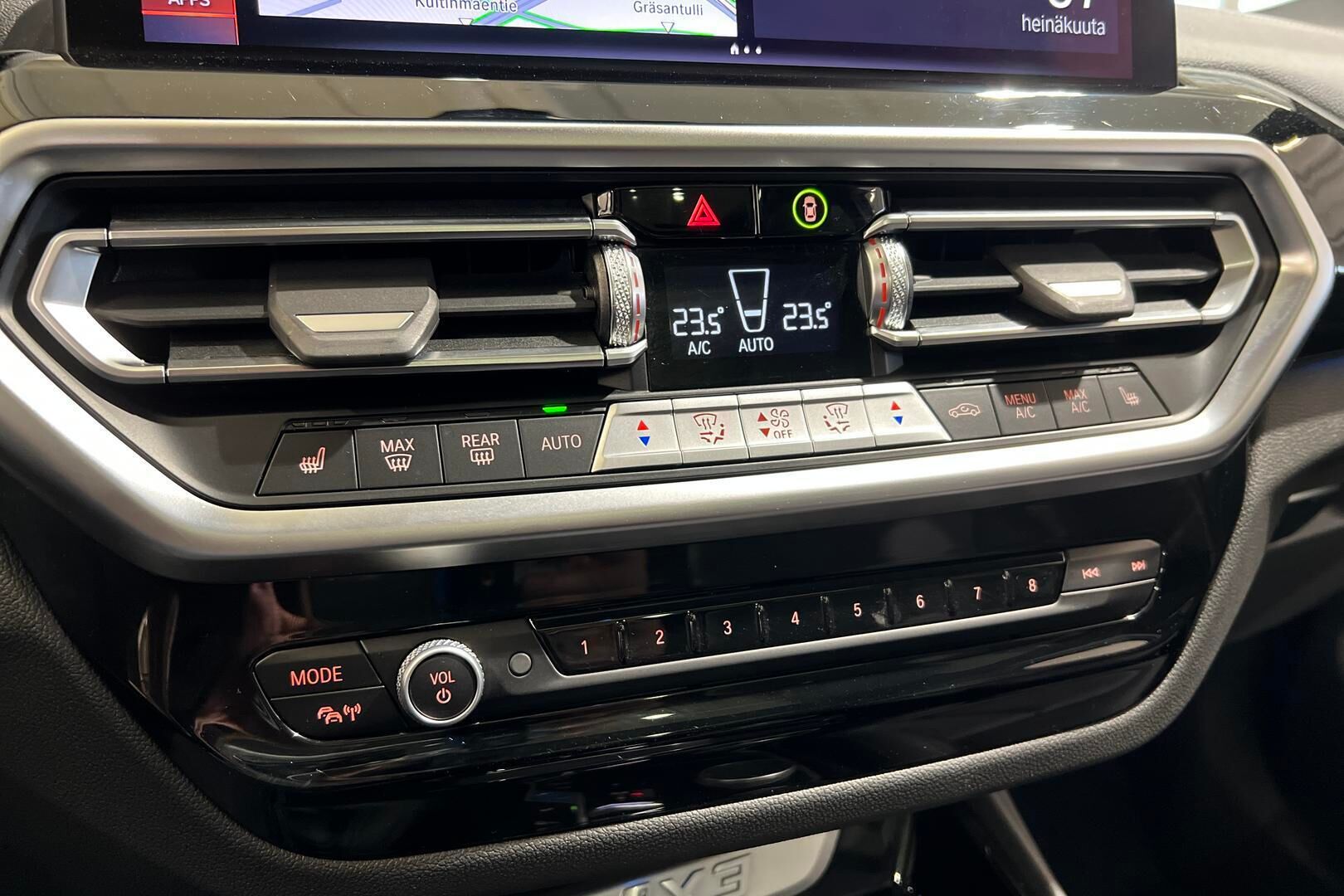 BMW IX3 iso kuva 17