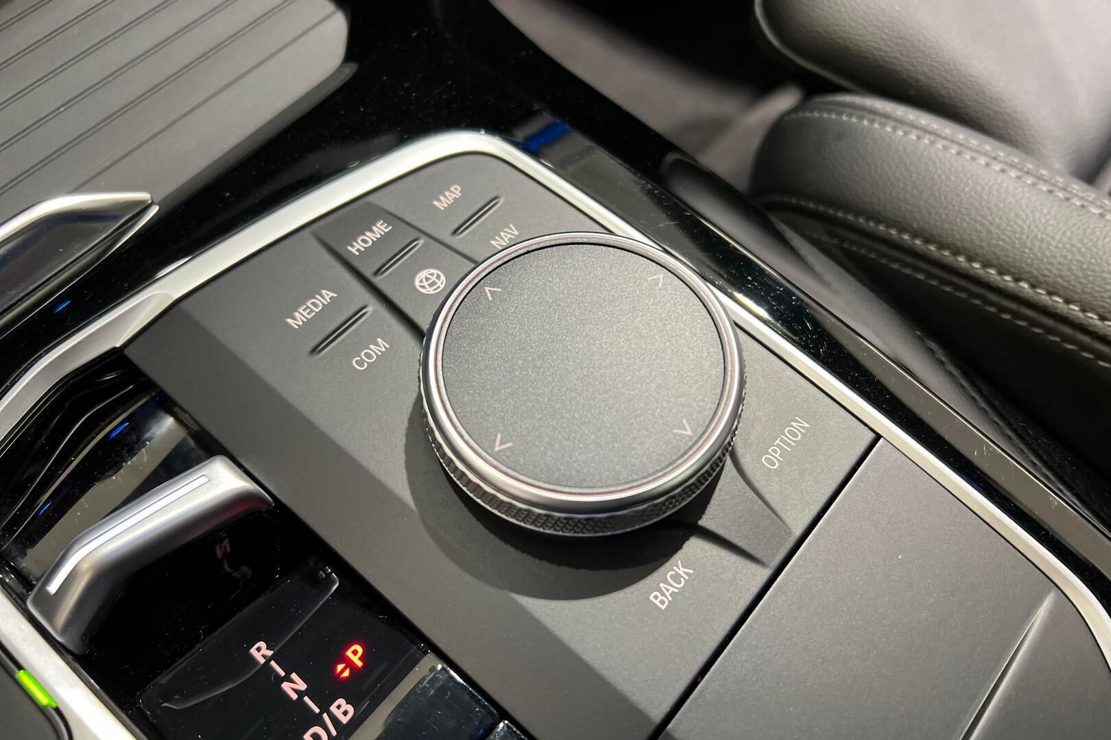 BMW IX3 iso kuva 19
