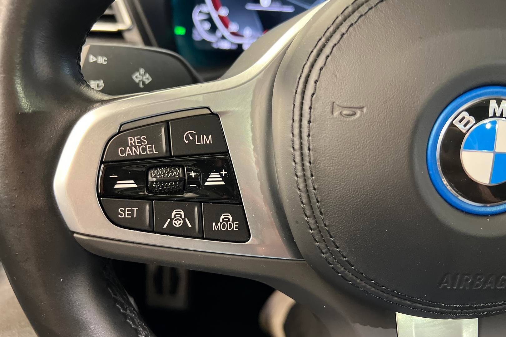 BMW IX3 iso kuva 23