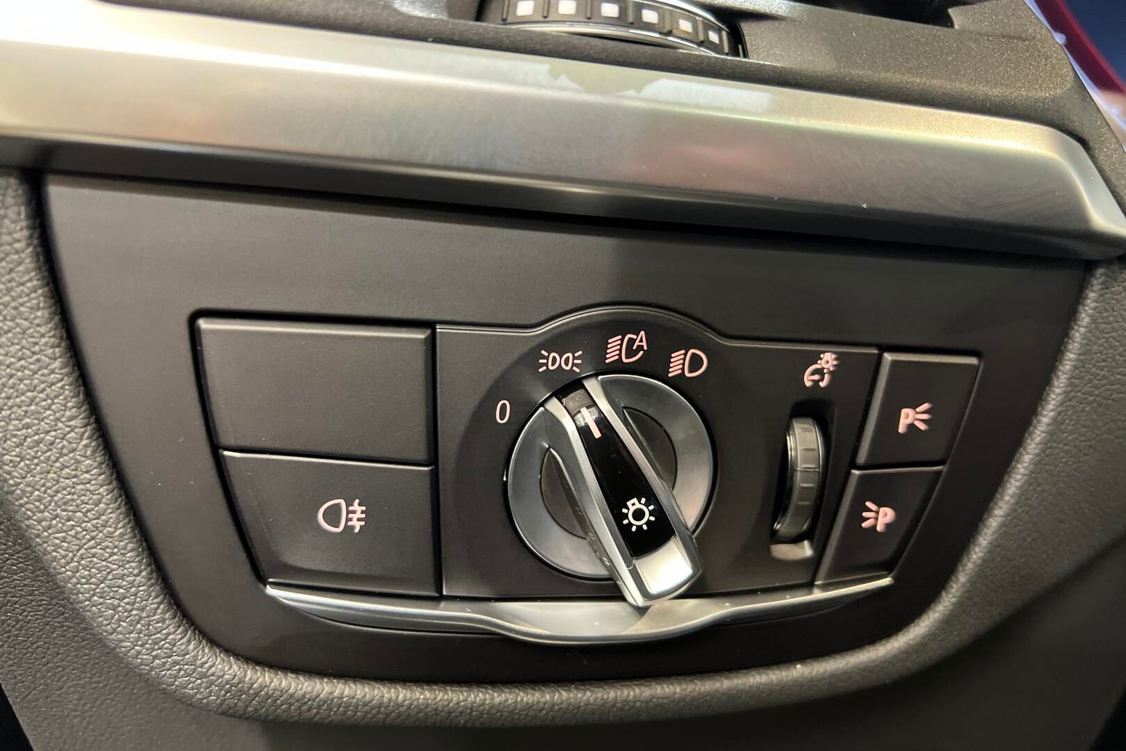 BMW IX3 iso kuva 24