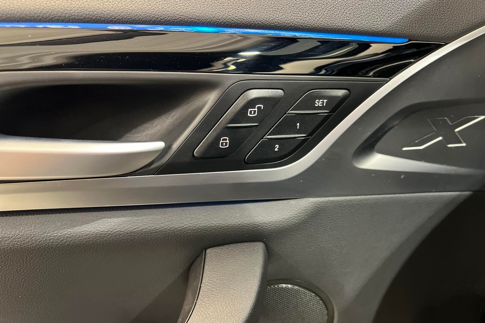 BMW IX3 iso kuva 25