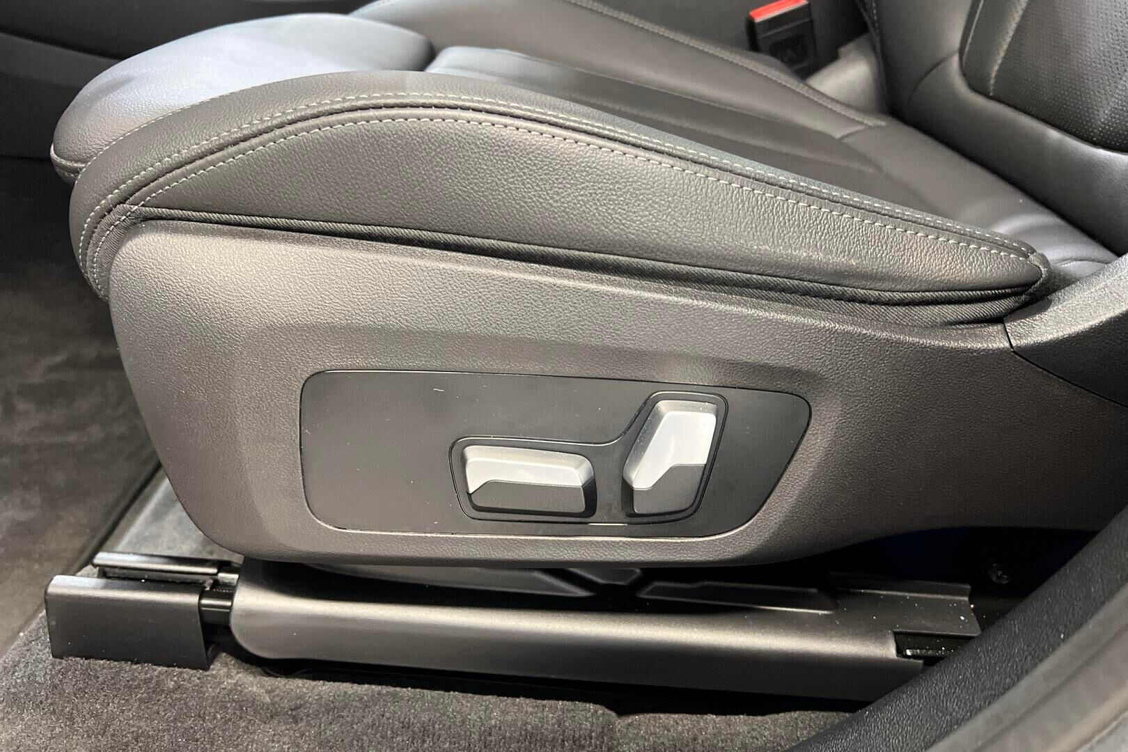 BMW IX3 iso kuva 27