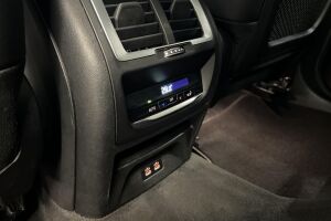 BMW IX3 esikatselu 26