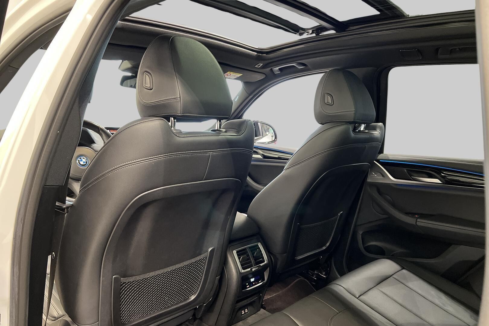 BMW IX3 iso kuva 29