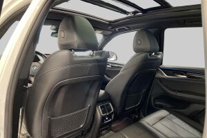 BMW IX3 esikatselu 27