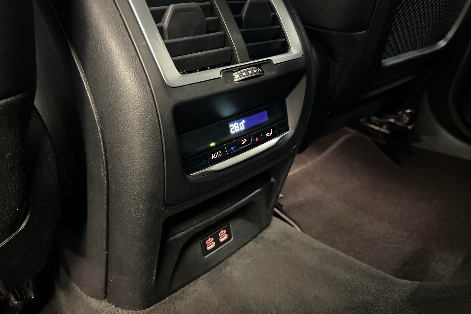 BMW IX3 iso kuva 30