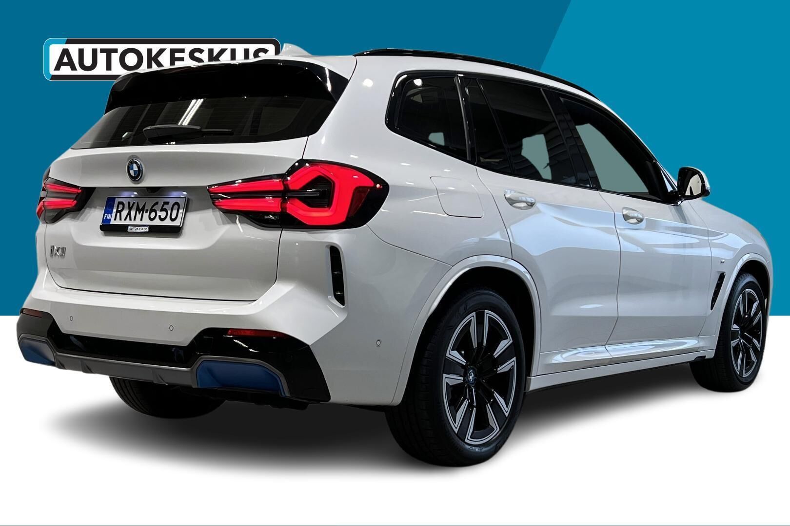 BMW IX3 iso kuva 4
