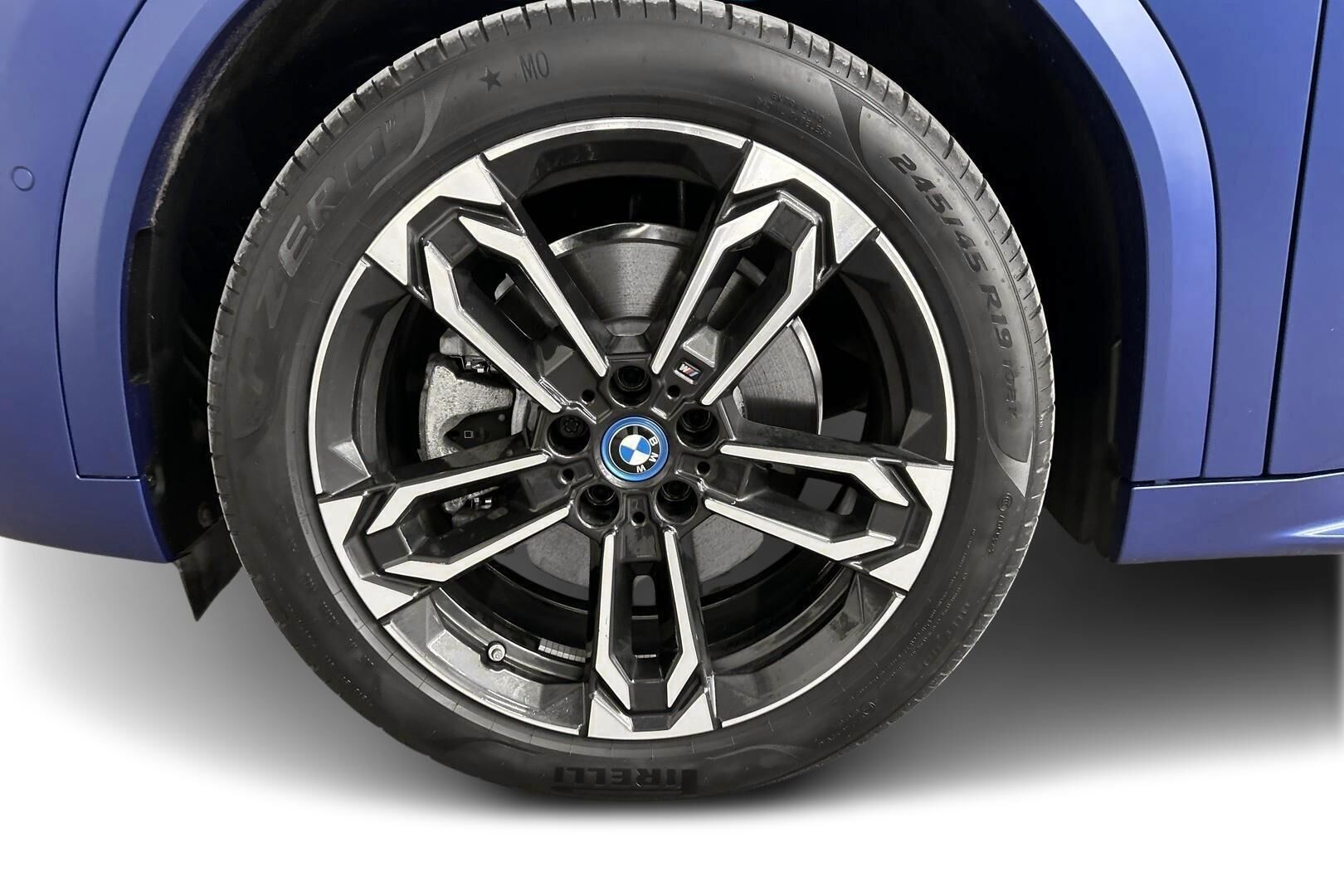 BMW iX2 iso kuva 13
