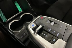 BMW iX2 esikatselu 16