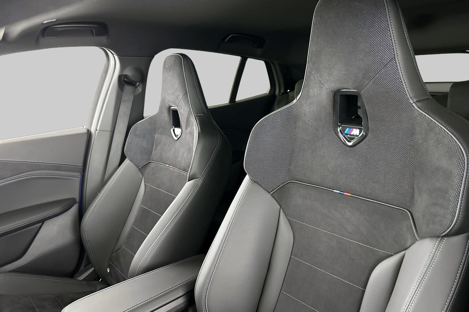 BMW iX2 iso kuva 12