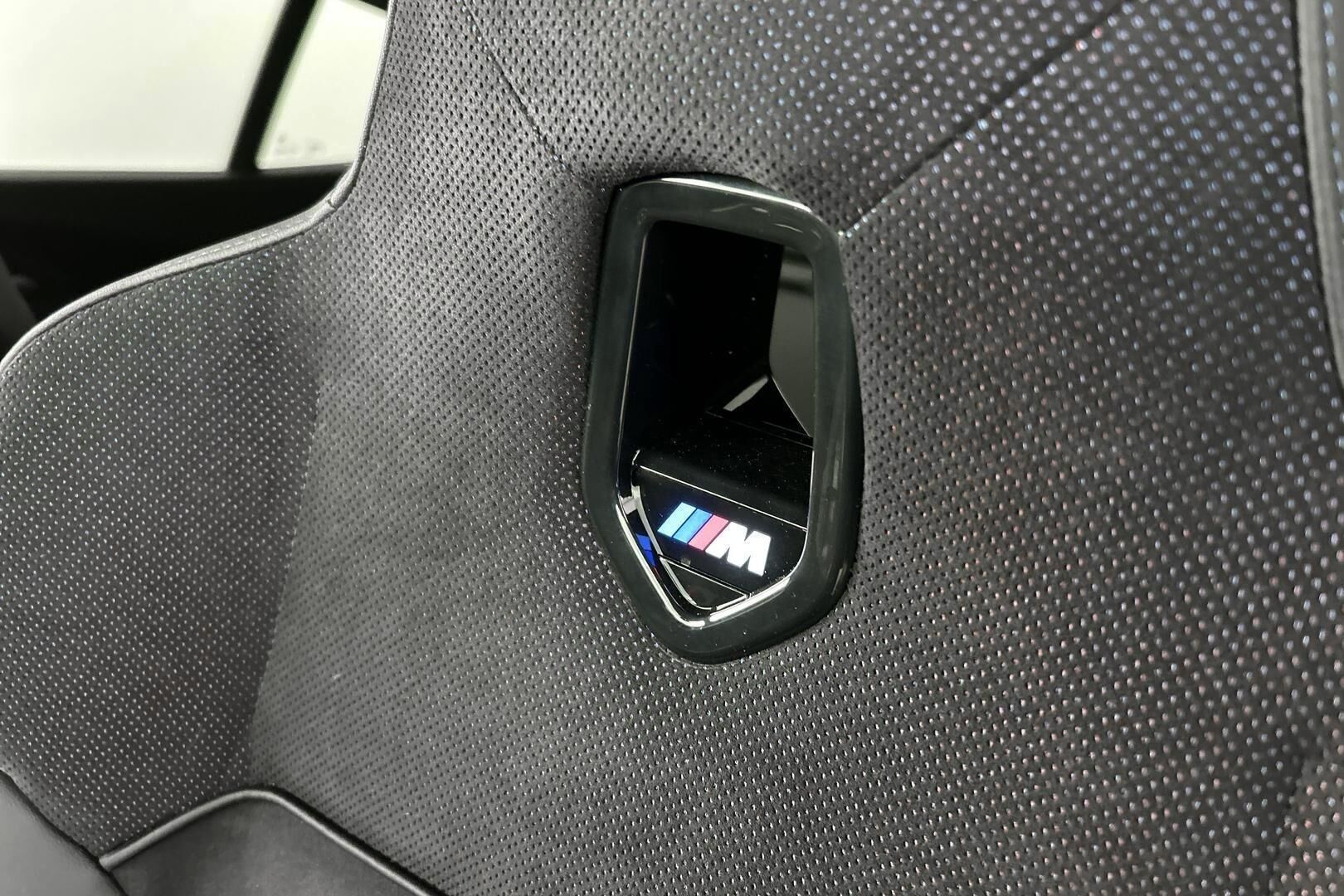 BMW iX2 iso kuva 13