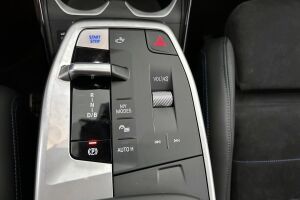 BMW iX2 esikatselu 32