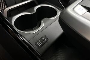 BMW iX2 esikatselu 21