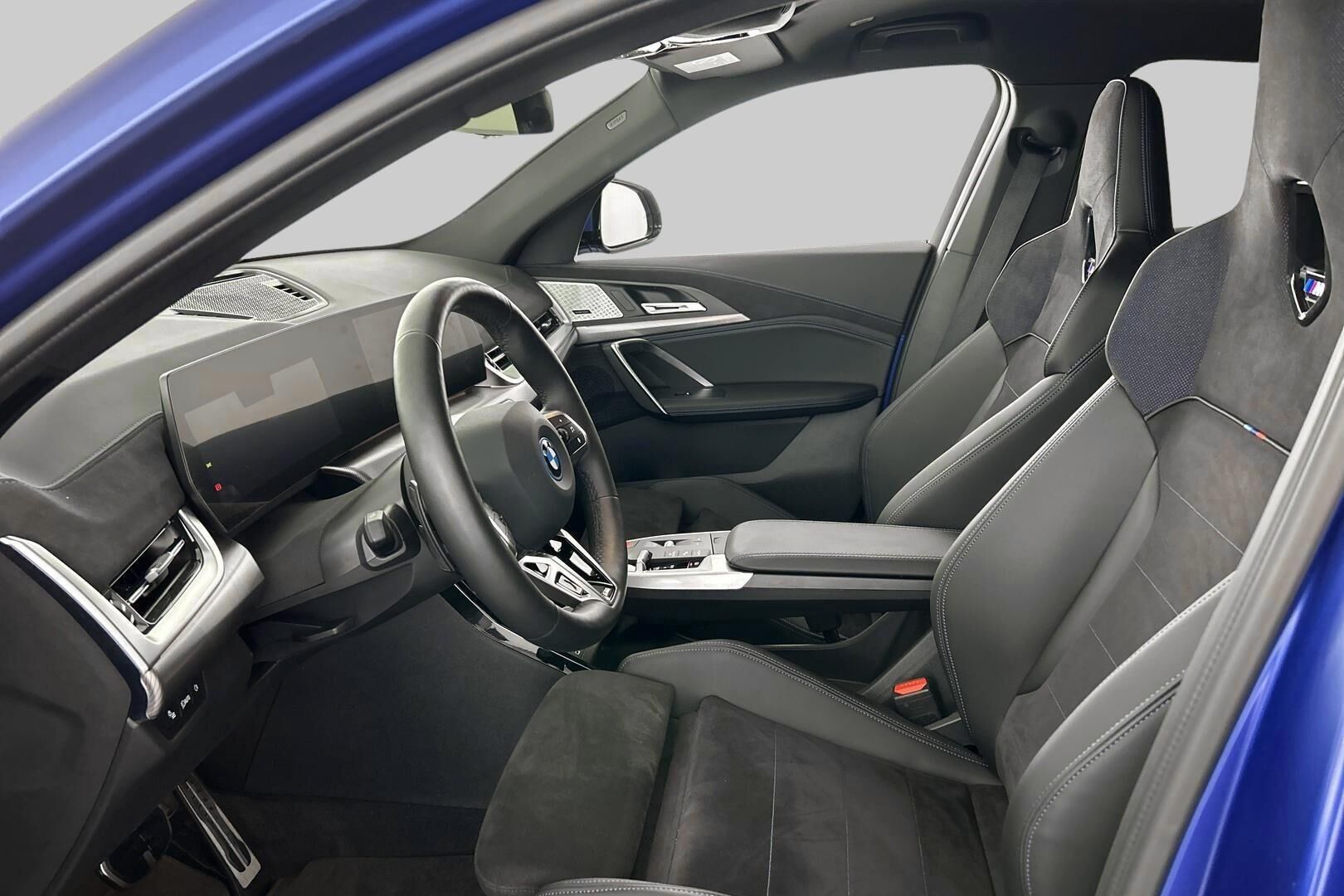 BMW iX2 iso kuva 5