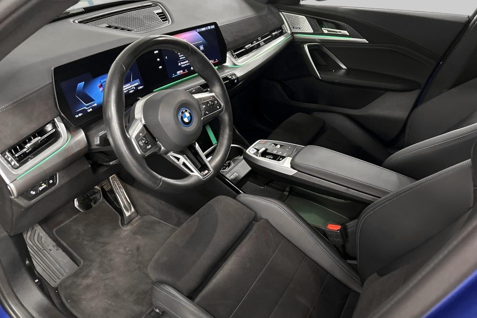 BMW iX2 iso kuva 9
