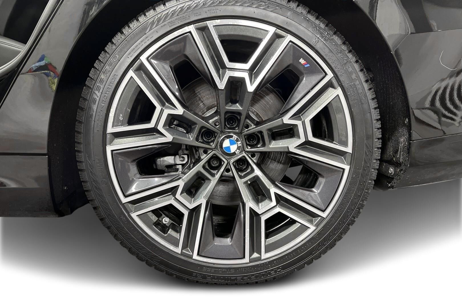 BMW i5 iso kuva 12