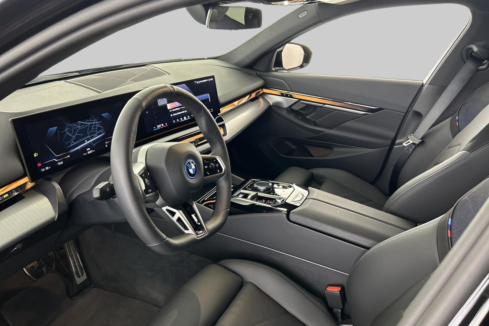 BMW I5 iso kuva 8