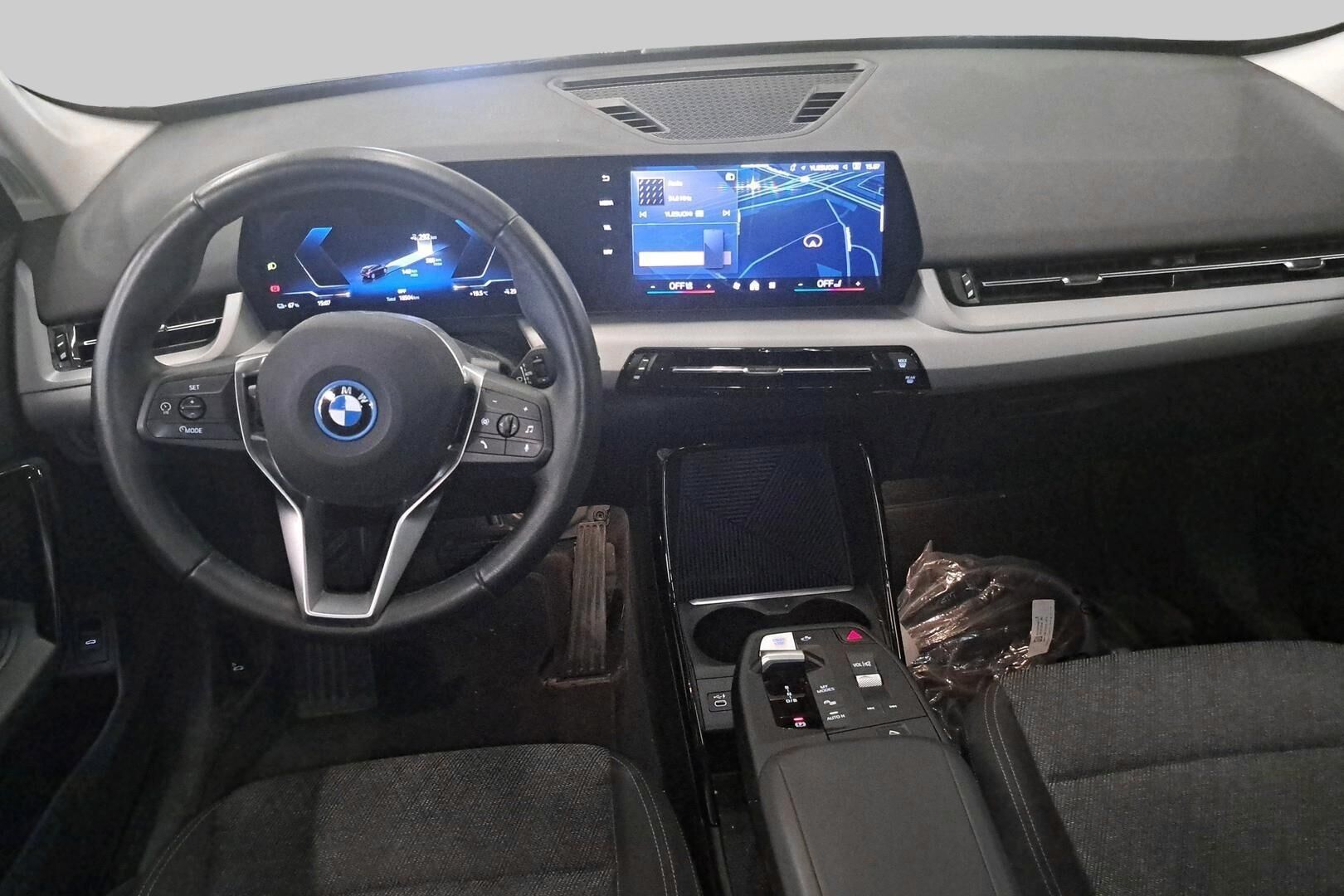 BMW IX1 iso kuva 1