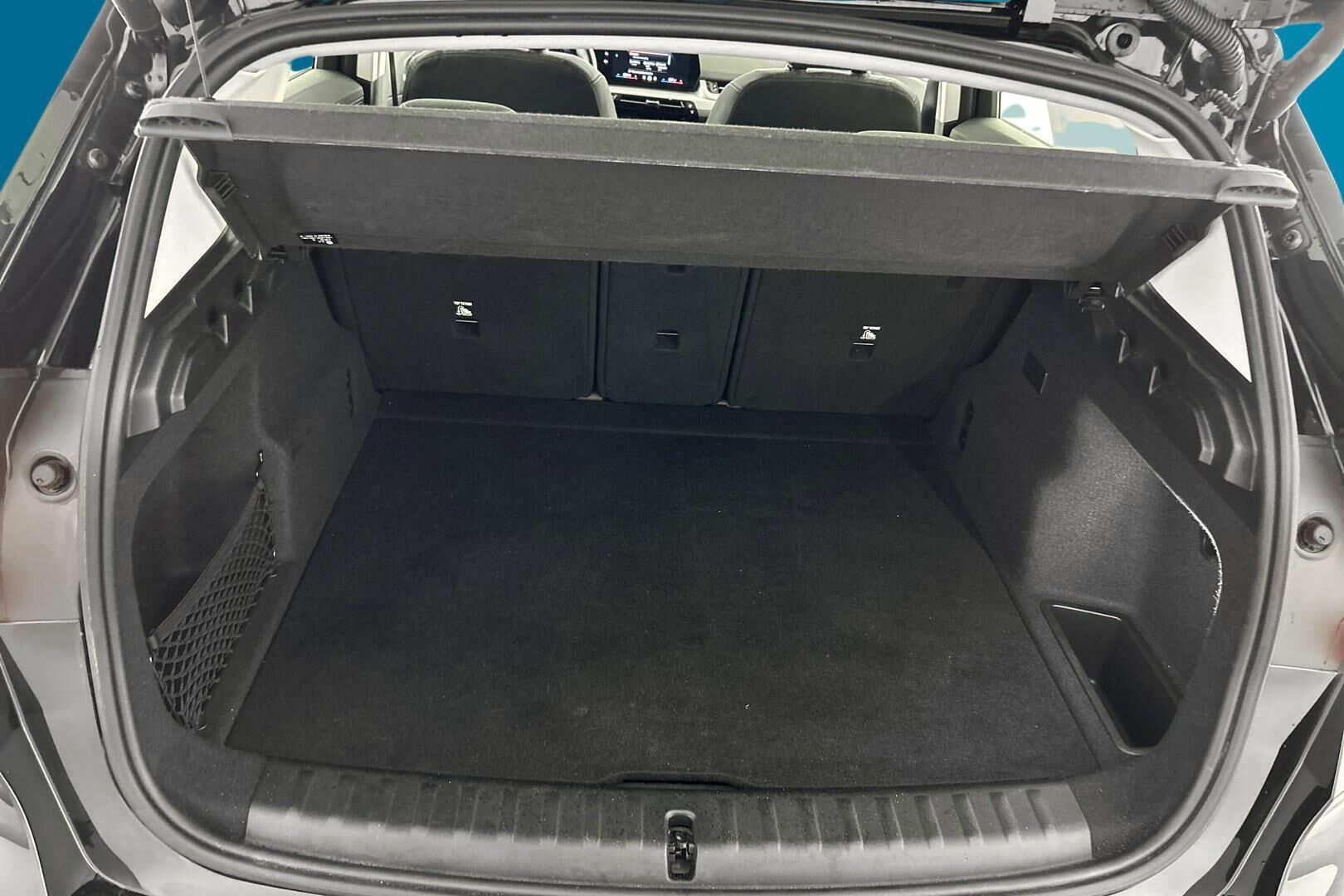 BMW IX1 iso kuva 23