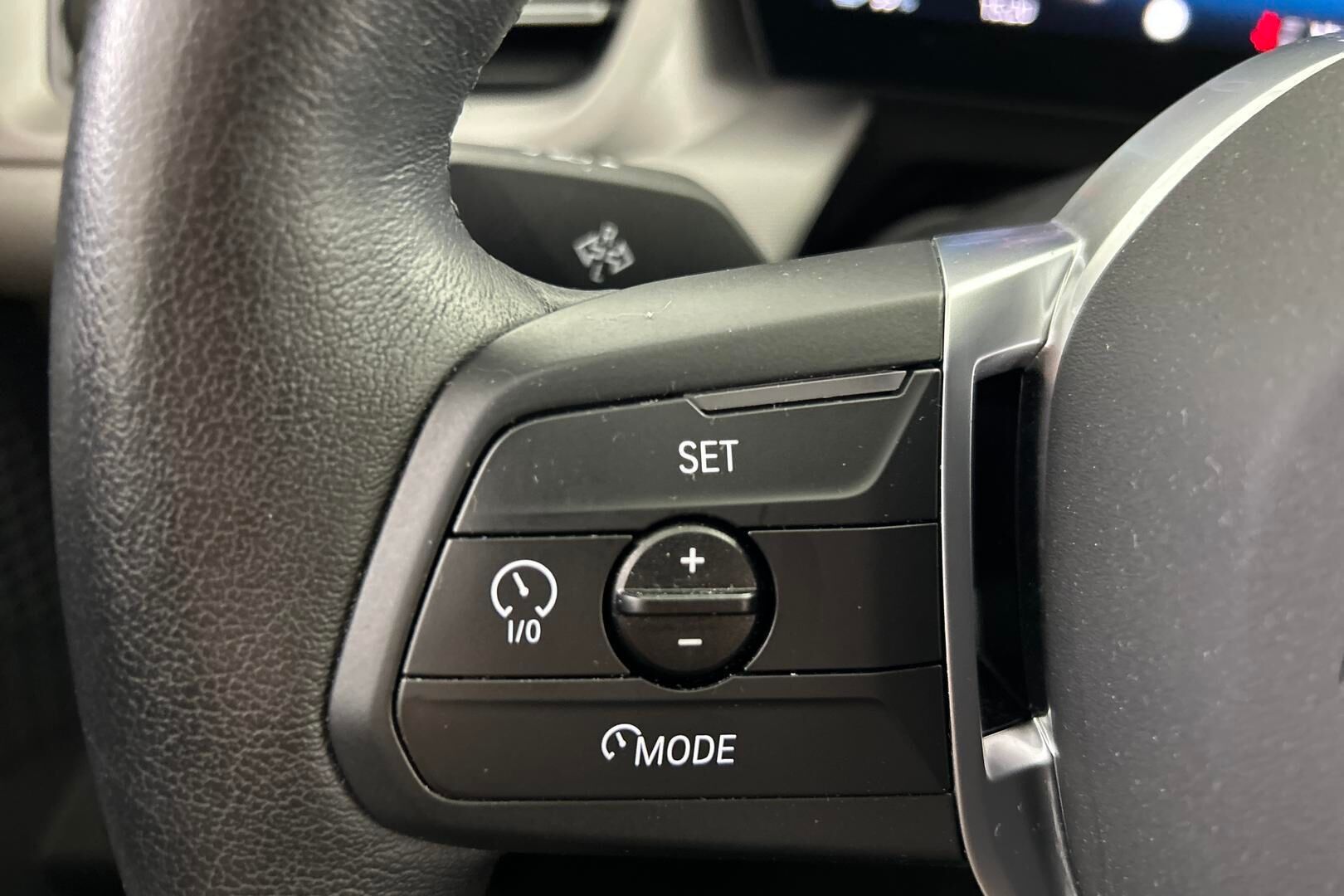 BMW IX1 iso kuva 9