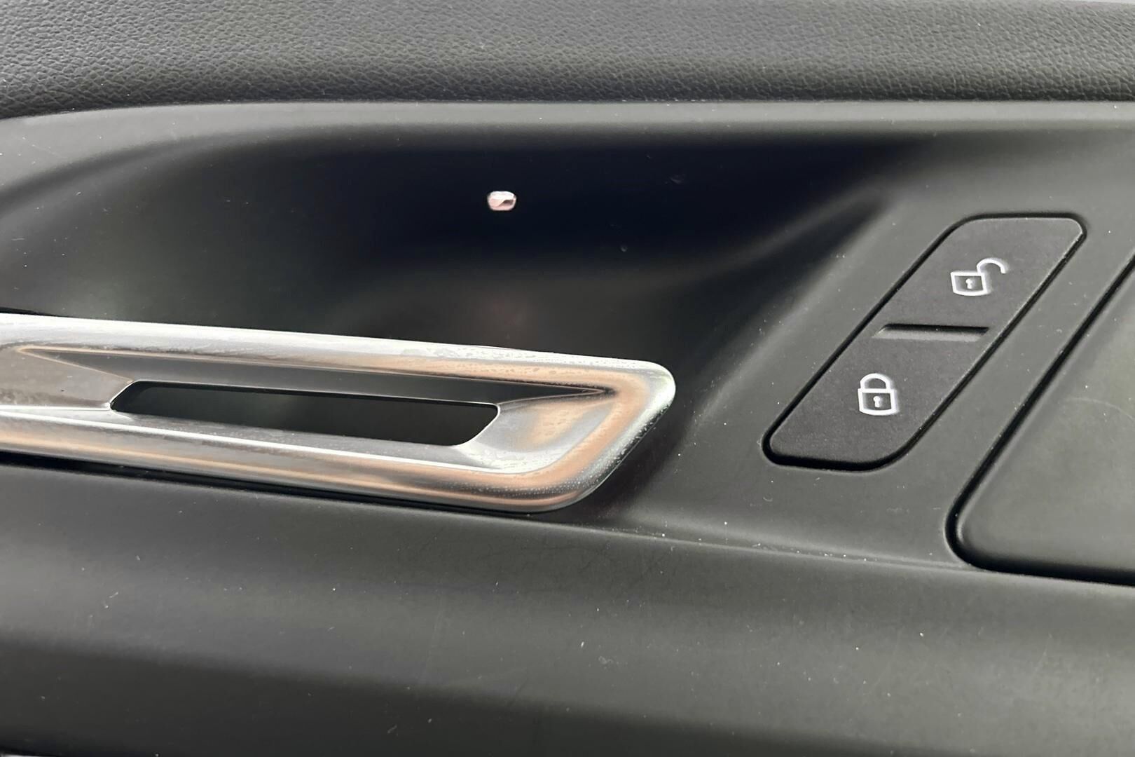 BMW IX1 iso kuva 34