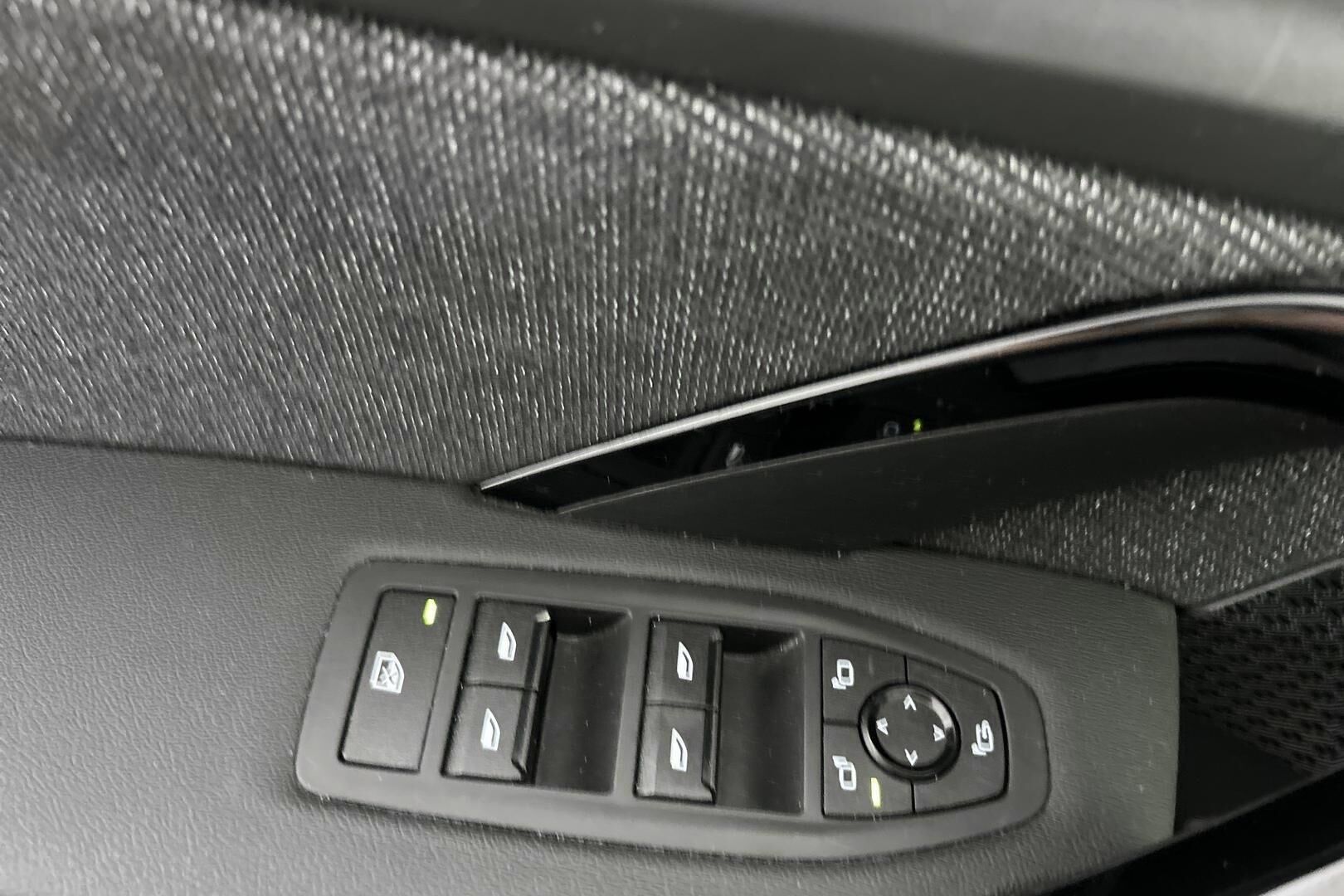 BMW IX1 iso kuva 35