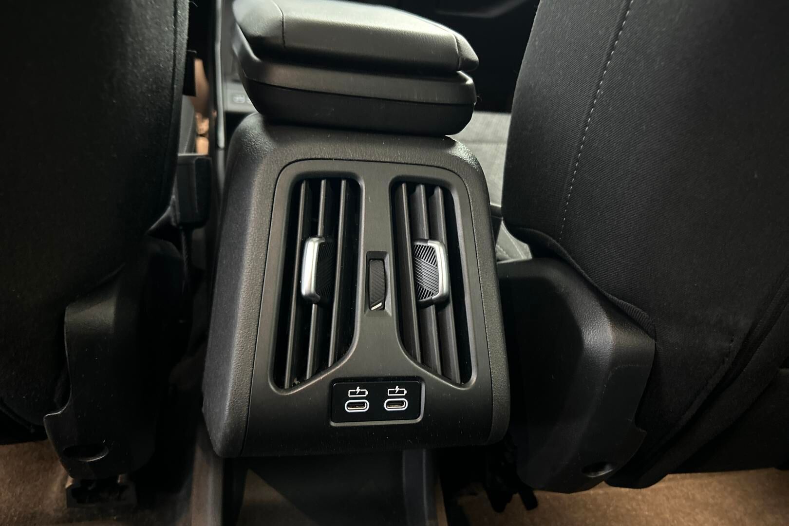 BMW IX1 iso kuva 12