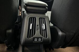 BMW iX1 esikatselu 34