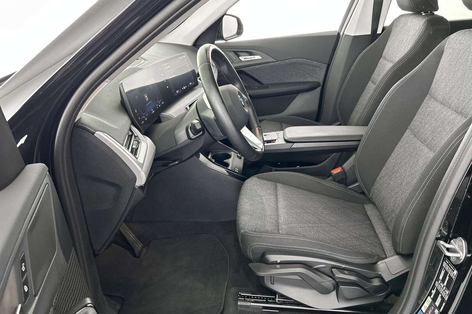 BMW IX1 iso kuva 1