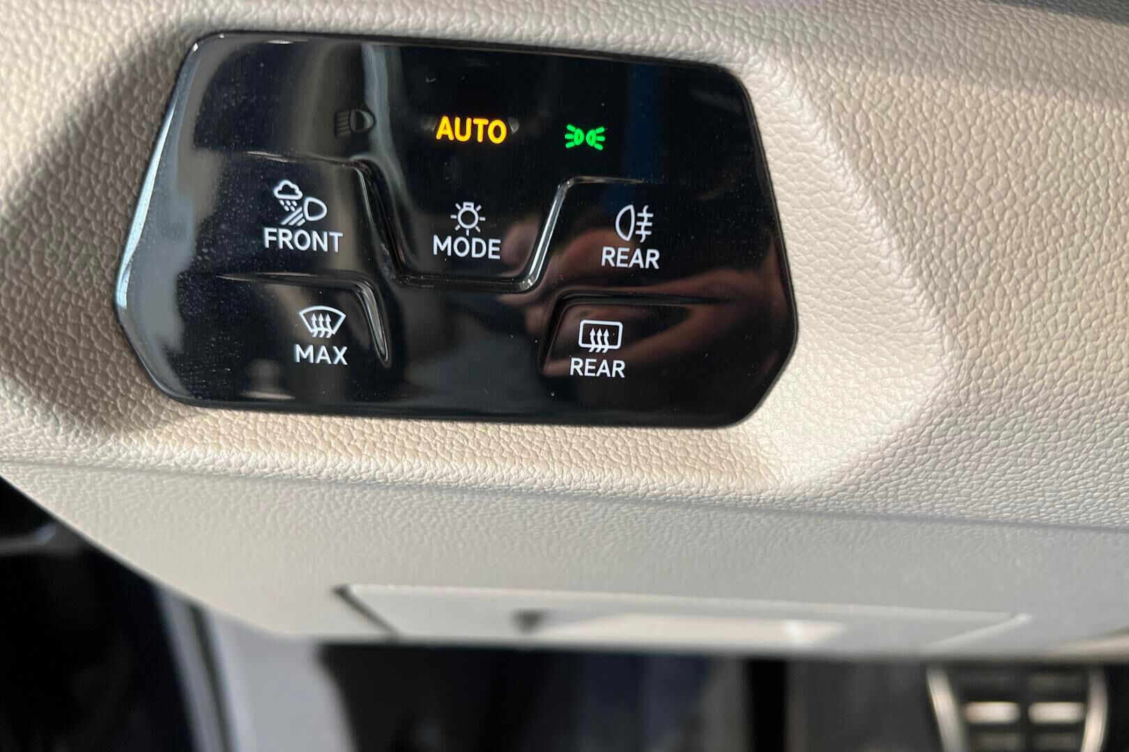 VOLKSWAGEN MULTIVAN iso kuva 17