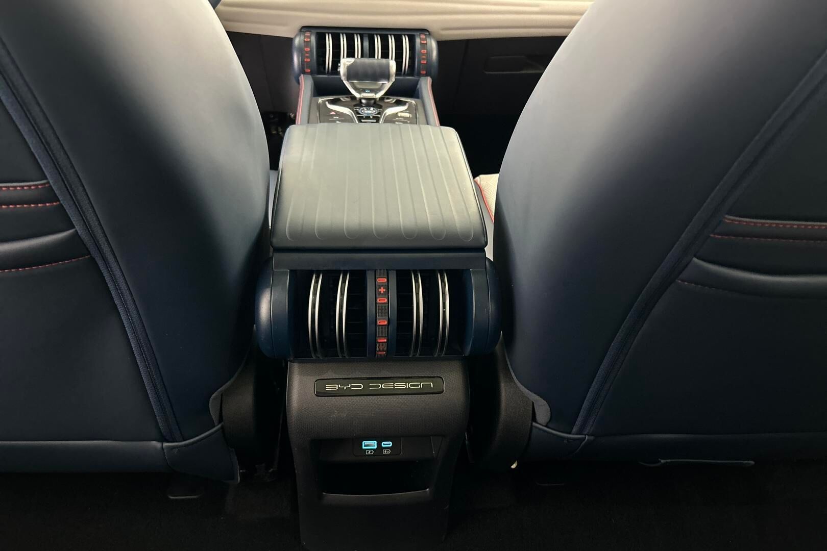 BYD Atto 3 iso kuva 29