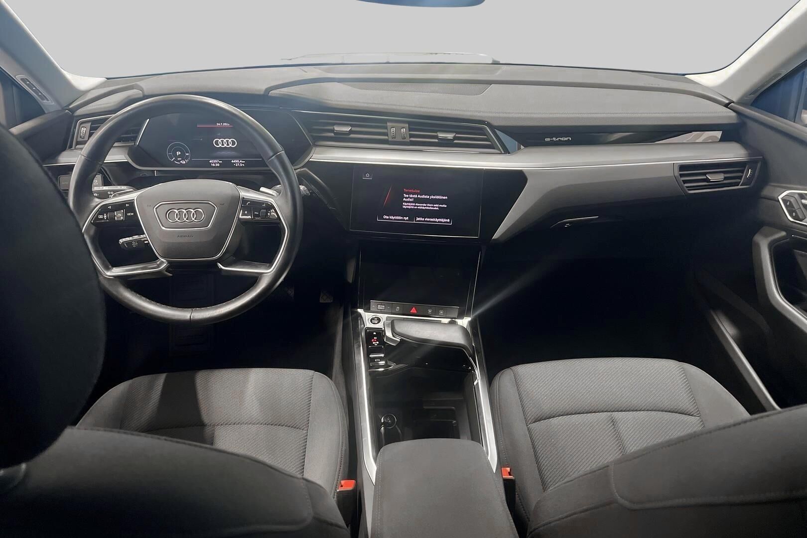 AUDI E-TRON iso kuva 10