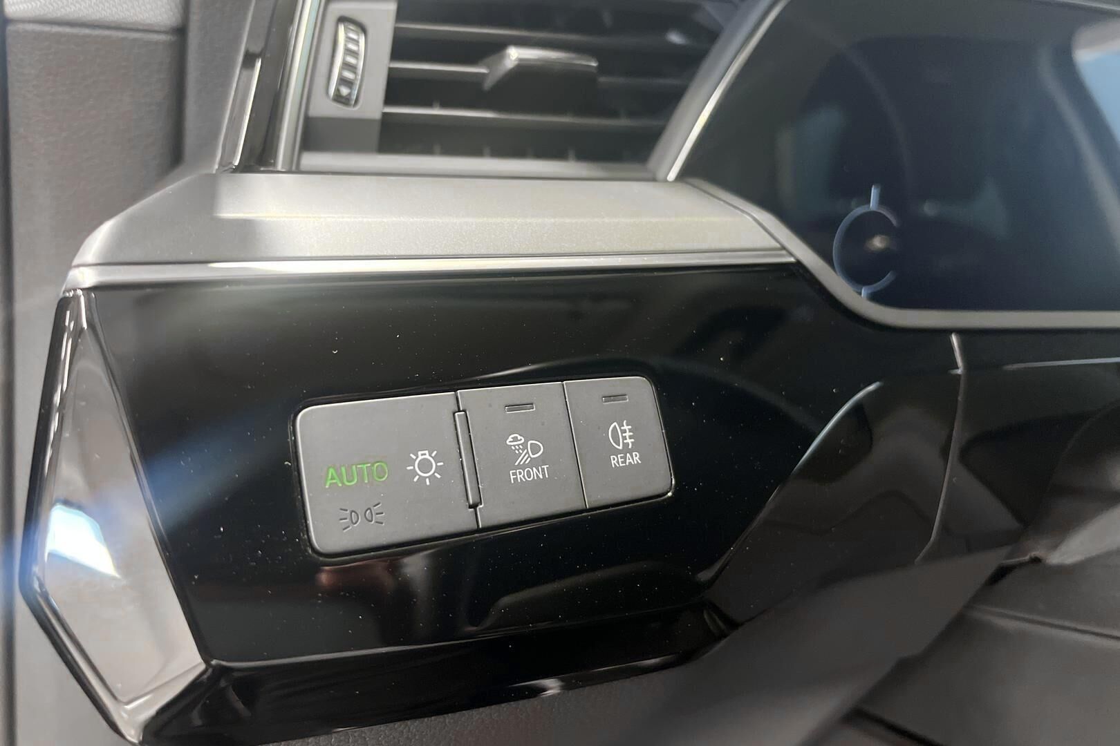 AUDI E-TRON iso kuva 14