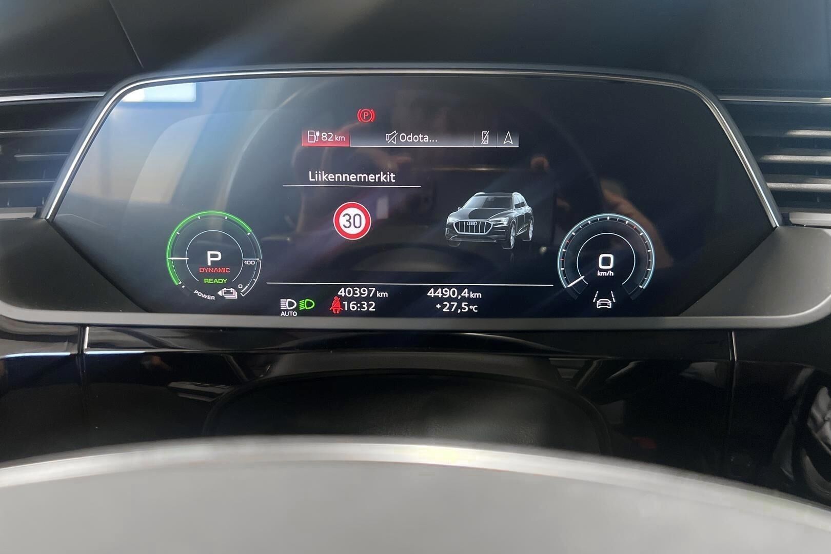 AUDI E-TRON iso kuva 15