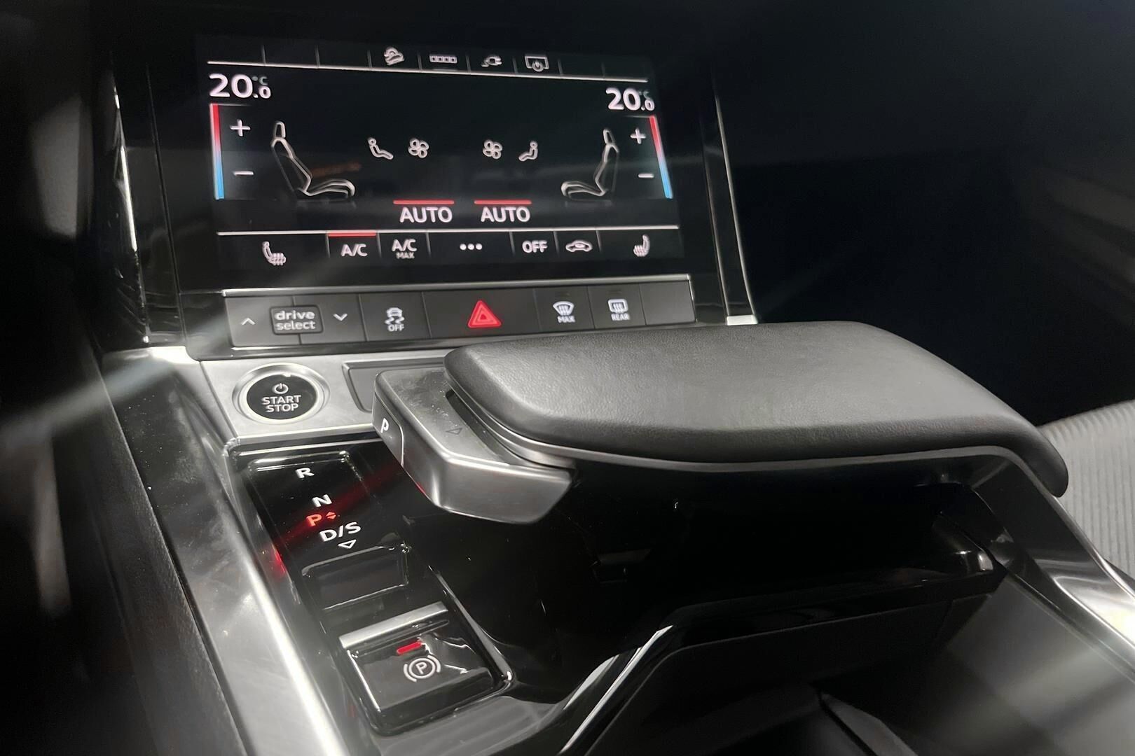 AUDI E-TRON iso kuva 19