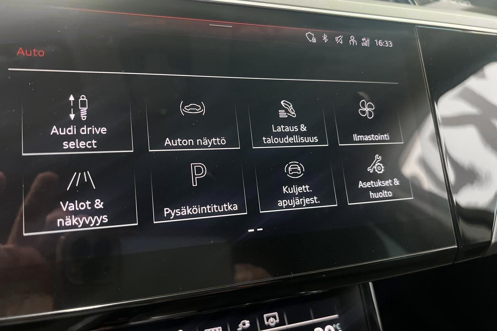 AUDI E-TRON iso kuva 21