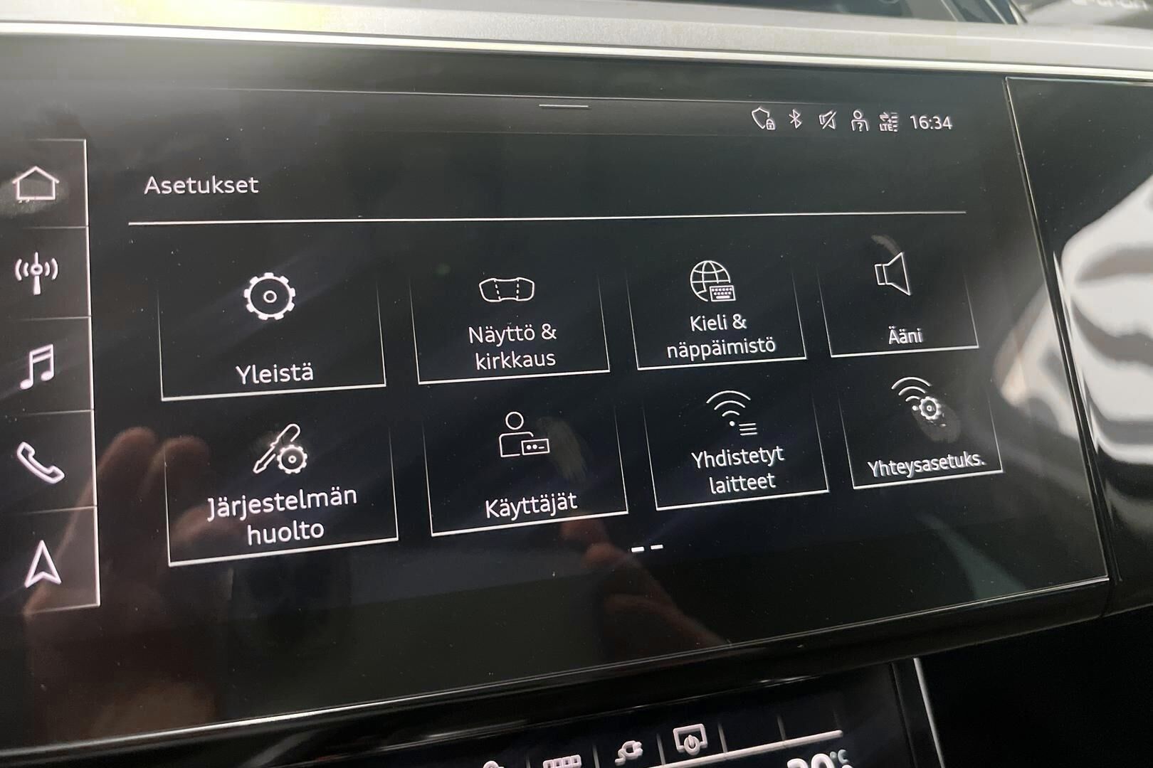 AUDI E-TRON iso kuva 23