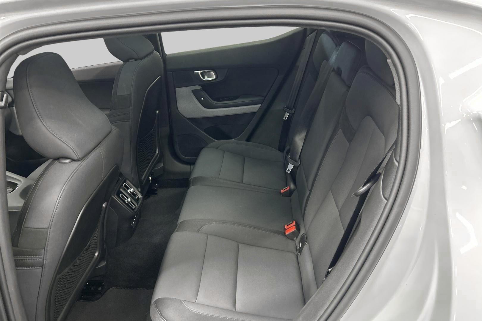 POLESTAR 2 iso kuva 10