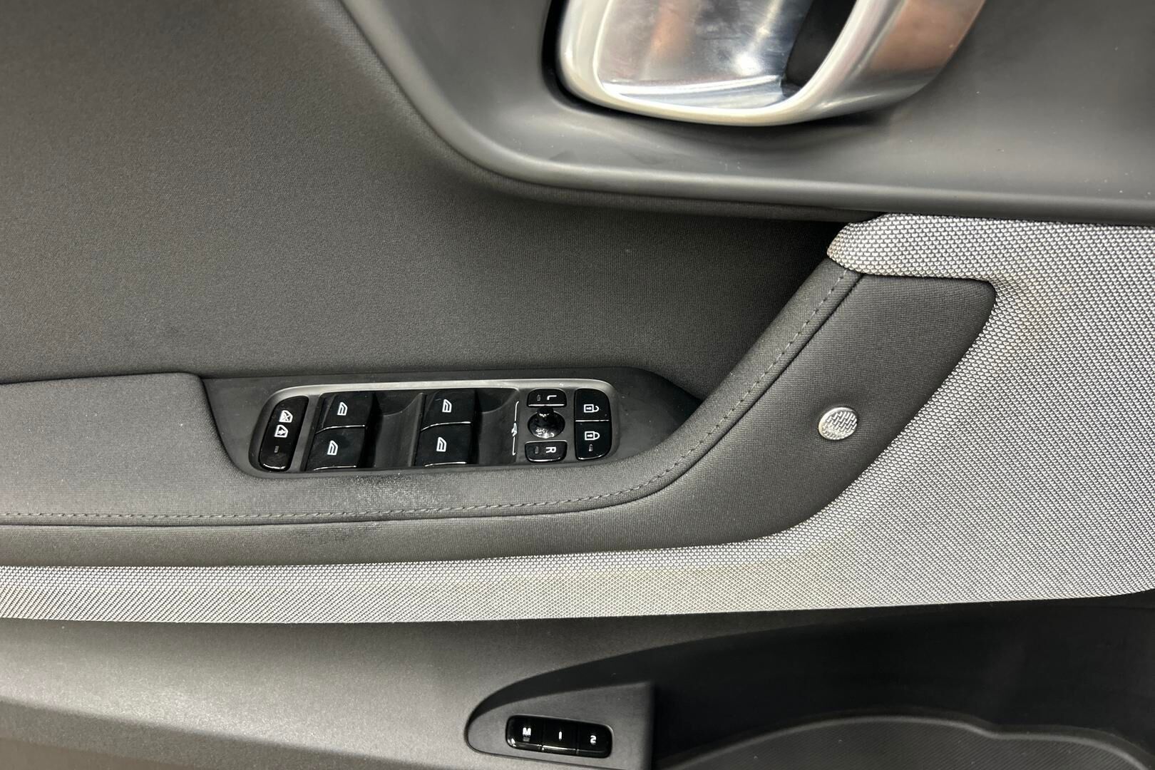 POLESTAR 2 iso kuva 21