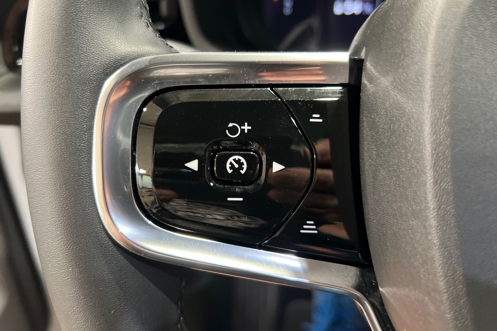 POLESTAR 2 iso kuva 11