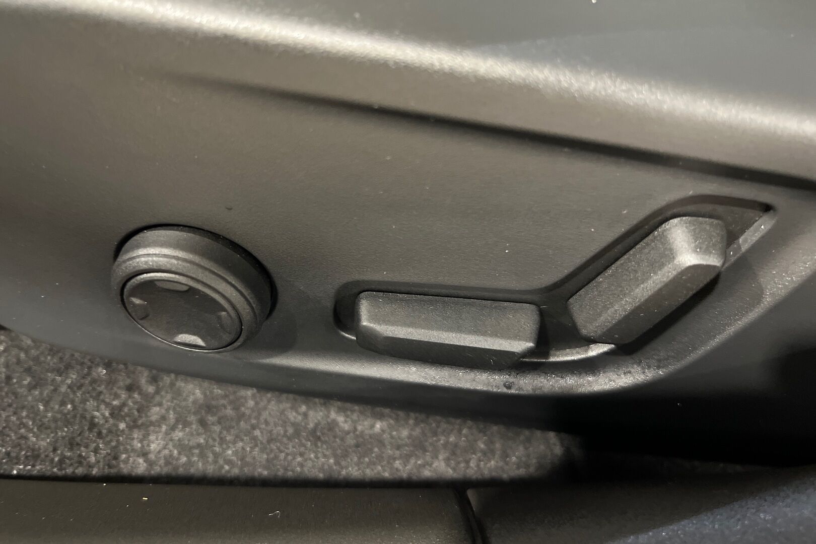 POLESTAR 2 iso kuva 13
