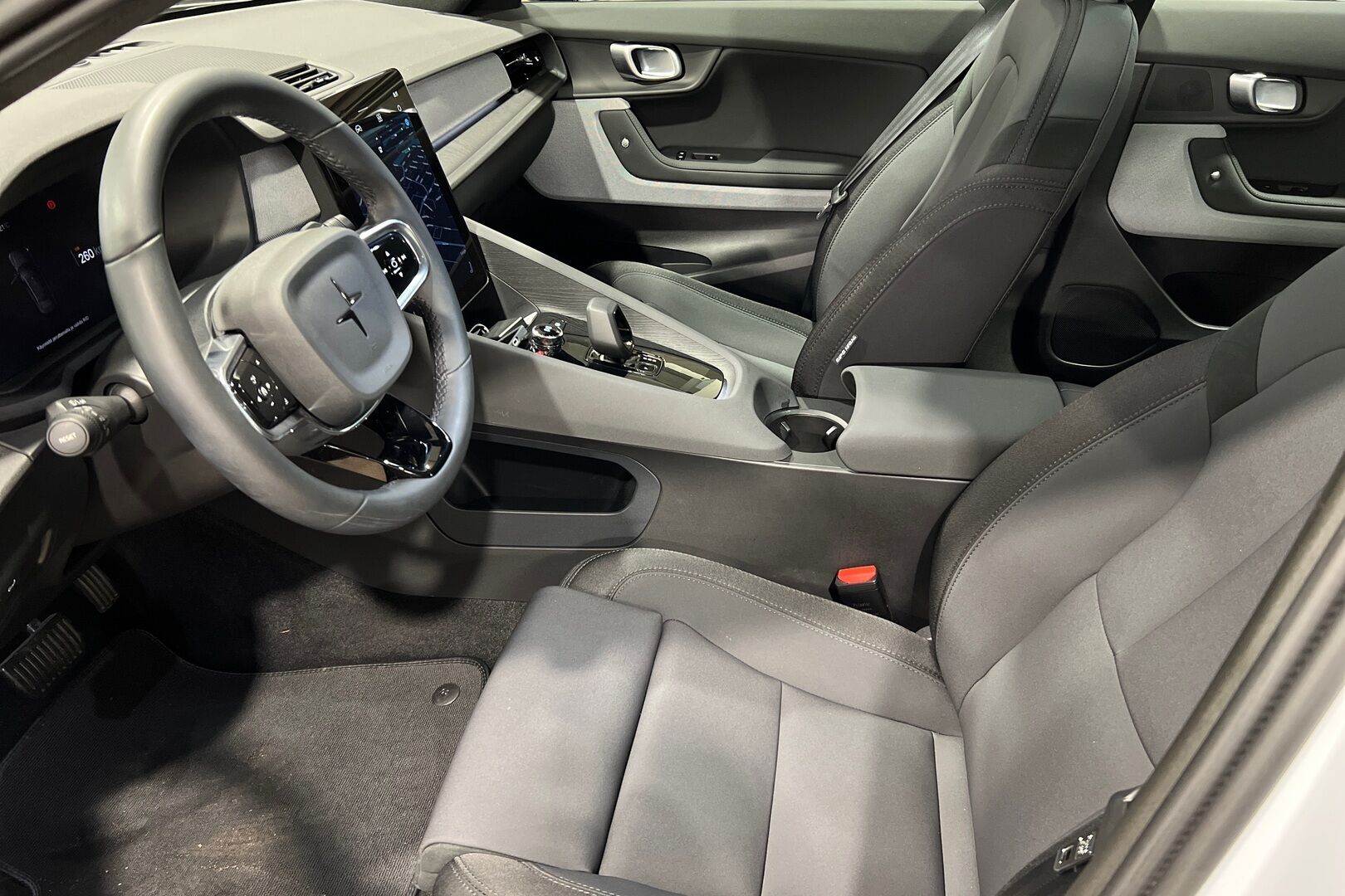 POLESTAR 2 iso kuva 7