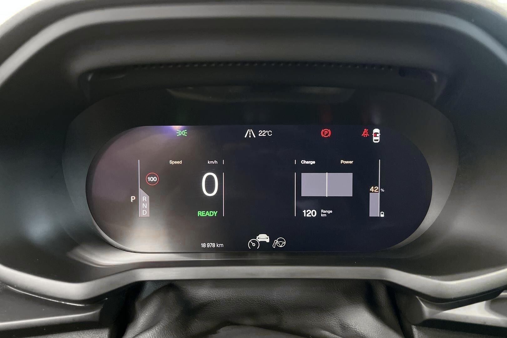 POLESTAR 2 iso kuva 12