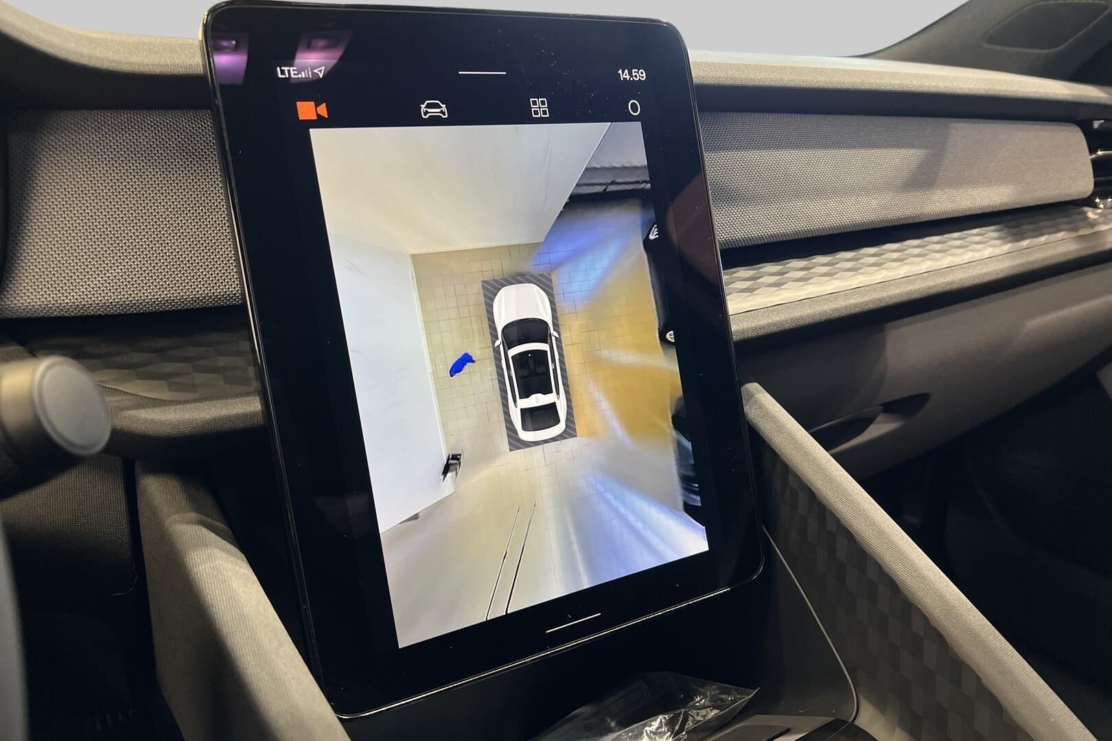 POLESTAR 2 iso kuva 13