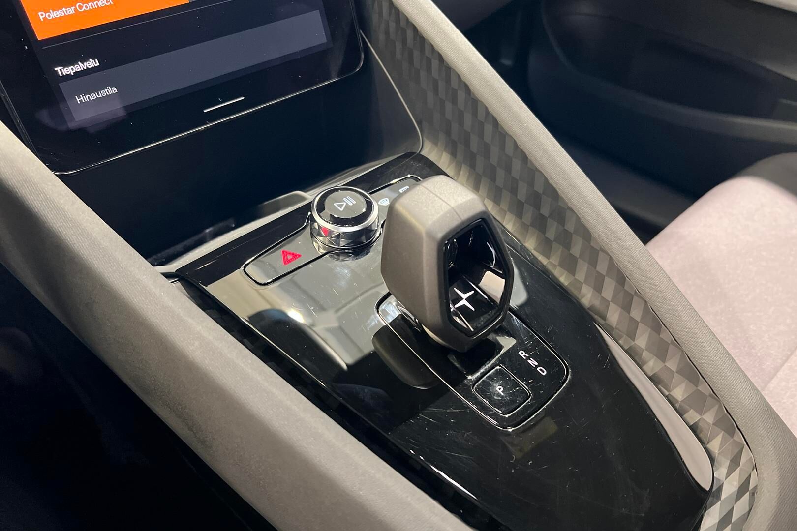 POLESTAR 2 iso kuva 20