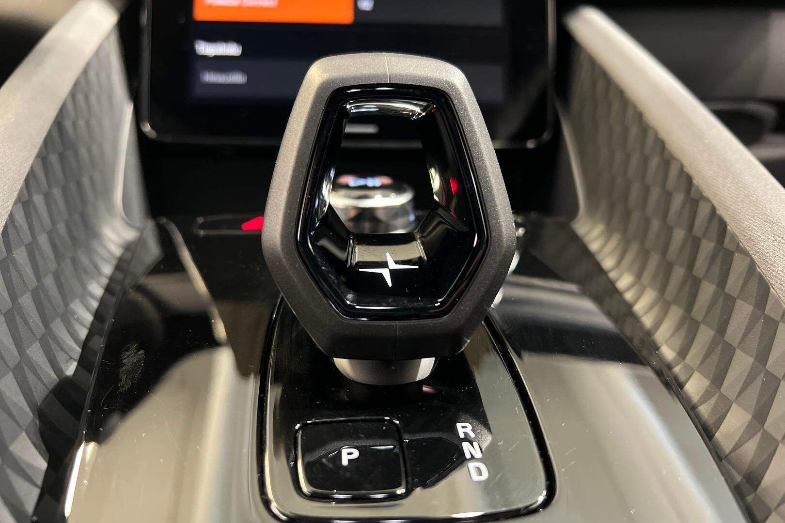 POLESTAR 2 iso kuva 22