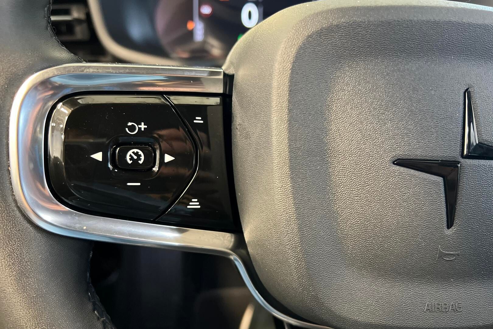 POLESTAR 2 iso kuva 23
