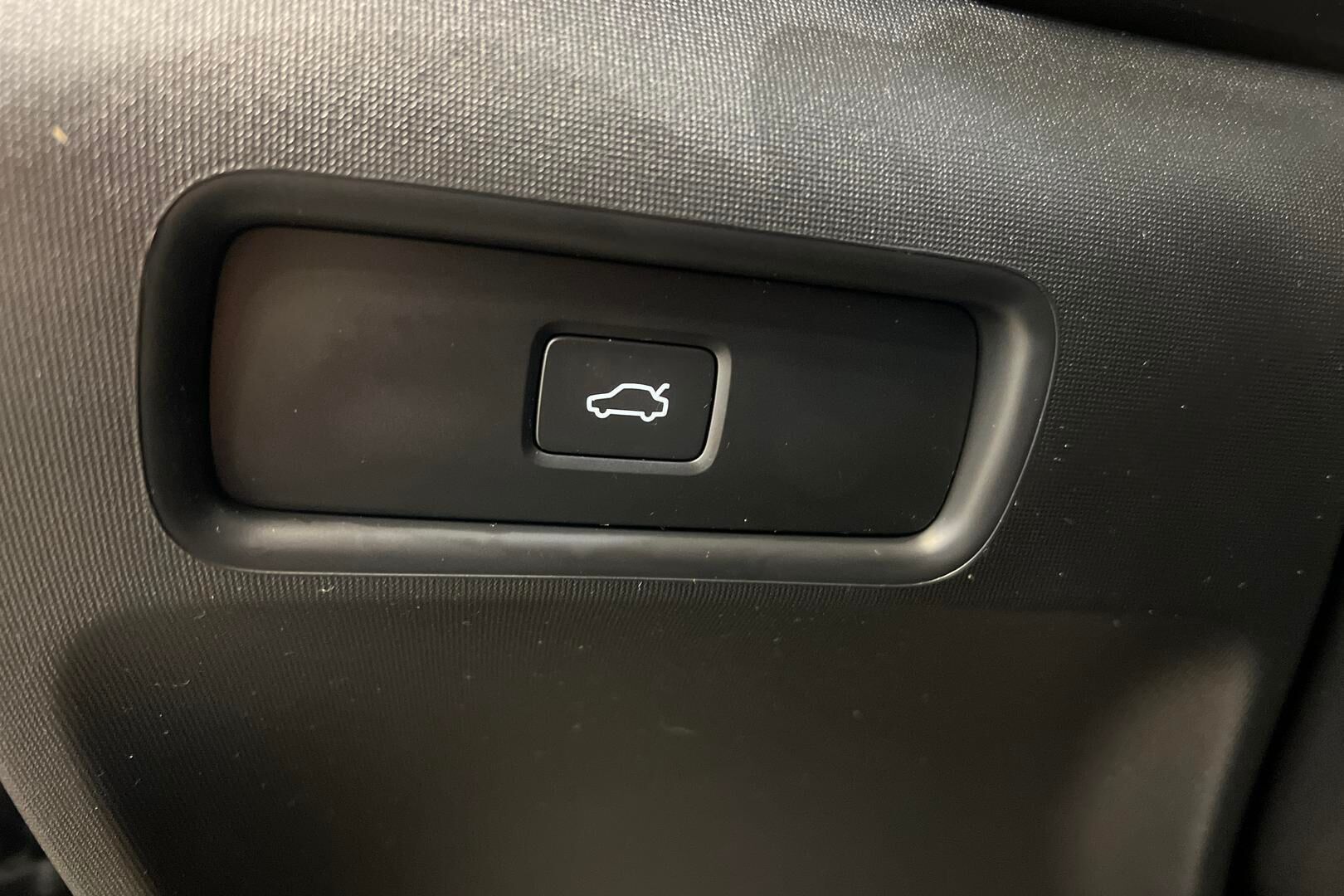 POLESTAR 2 iso kuva 24