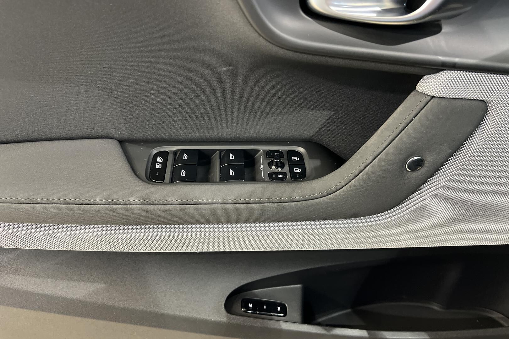 POLESTAR 2 iso kuva 25