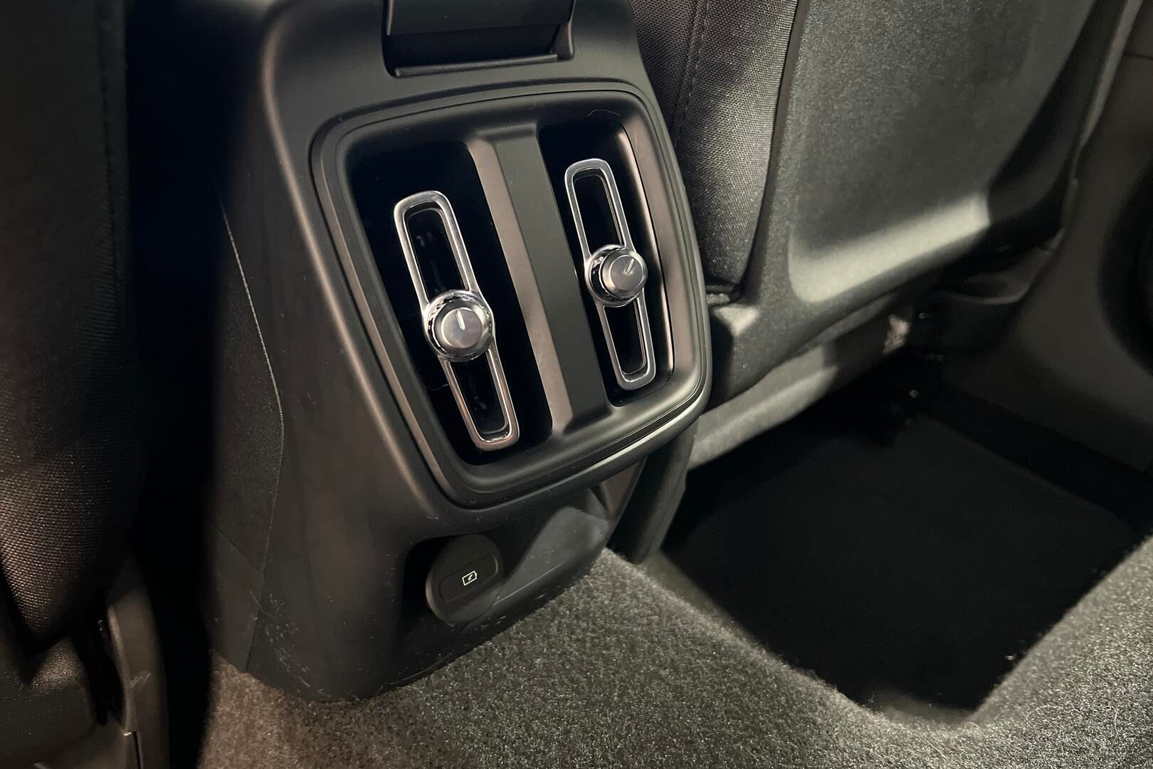 POLESTAR 2 iso kuva 28